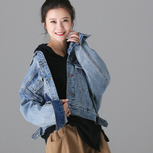 米可可  W6666 文艺大码方领水洗磨白双兜长袖牛仔外套女 2018秋图片