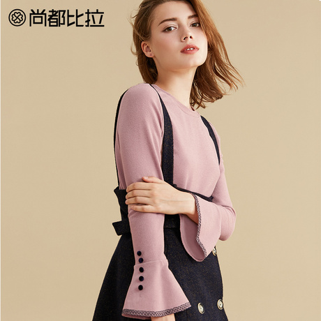 【8折价134元】尚都比拉简约纯色淑女纽扣装饰喇叭袖显瘦套头T恤商品大图