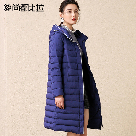 【8折价638元】尚都比拉撞色显瘦过膝长款纯色白鸭绒连帽羽绒服商品大图