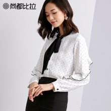 【8折价158元】尚都比拉系带蝴蝶结衬衫领荷叶边袖波点雪纺衫女图片