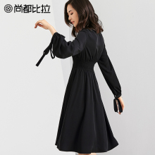 尚都比拉裙子女镂空领冷淡风中长裙2018秋新品收腰显瘦黑色连衣裙图片