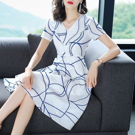 隆缘裳气质修身连衣裙女2018夏季新款OL大摆中长款刺绣A字裙9667商品大图