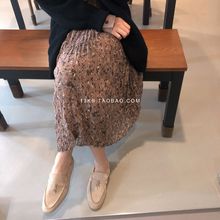 完爱韩国代购 优雅带一点小俏皮 俏皮又不失时尚~撞色碎花褶皱裙