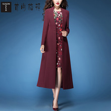 首尚格释2018秋冬新款修身气质酒红色印花风衣女中长款外套女春秋图片