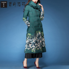 首尚格释冬季套装女2018新款时尚印花中长款羽绒服打底裙子两件套图片