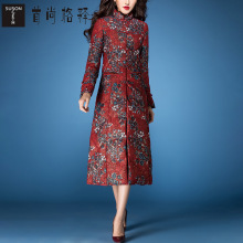 首尚格释2018冬季新款女装修身显瘦复古立领盘扣中长款蕾丝羽绒服图片