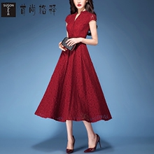 首尚格释2018春夏装新款女装OL红色V领短袖勾花蕾丝长款连衣裙女图片