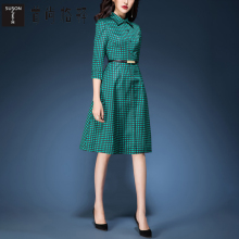 首尚格释2018春装新款女装翻领修身七分袖中长款A摆格子连衣裙图片
