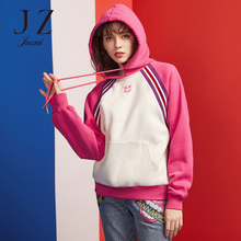 JUZUI/玖姿旗舰店2018冬装时尚连帽绣花袋鼠兜套头加绒厚卫衣图片
