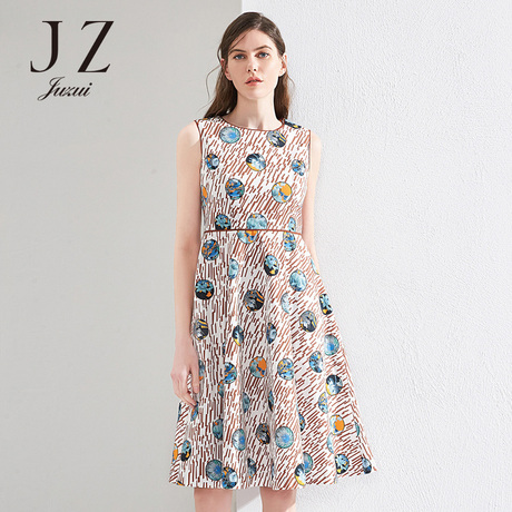 JUZUI/玖姿品牌女装2018夏装新款无袖圆领印花时尚中长款连衣裙女商品大图
