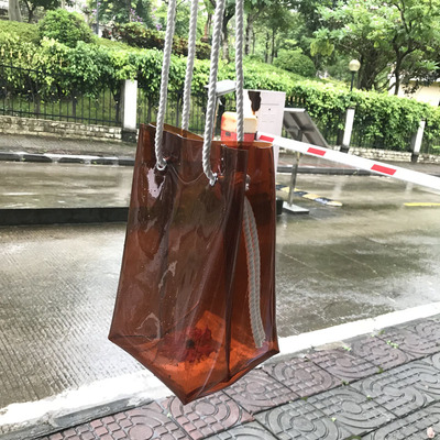 韩国新款女咖色半透明水桶包包PVC单肩包简约购物袋大容量斜挎包