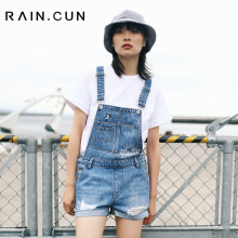 然与纯2018夏装新款牛仔背带短裤女宽松卷边破洞背带裤牛仔短裤子图片