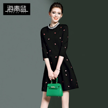 海青蓝2018秋装新款女欧美时尚圆领收腰修身刺绣短款连衣裙05074图片