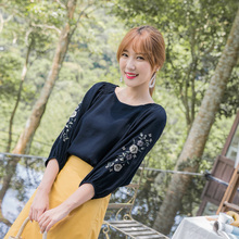桔熊秋装刺绣花朵灯笼袖纯色大领口露肩上衣女大码AB7793图片
