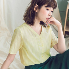 桔熊夏装简约纯色暗纹缇花布单排扣V领上衣女大码AB7407图片
