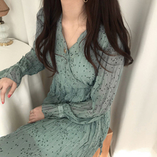 碎花连衣裙女 韩国ins甜美敲温柔早春百搭V领褶皱长款 Muzly