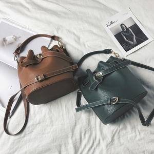 韩版时尚女包手提百搭水桶包