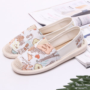 学生一脚蹬懒人鞋