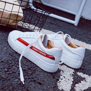 韩范儿街拍小白鞋