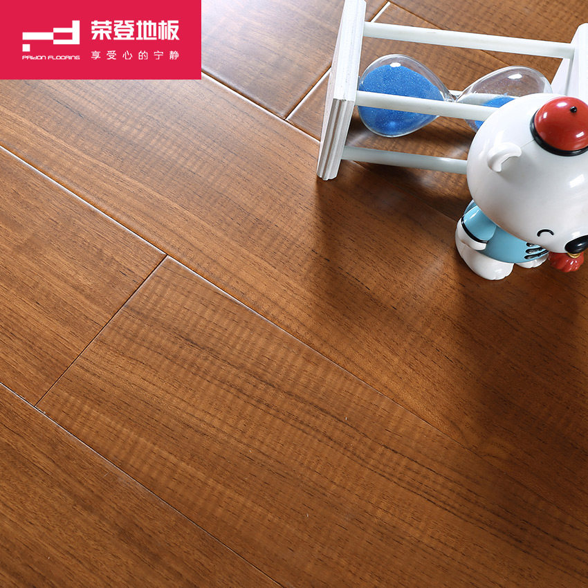 �ٵ�ʵľ���϶��ذ��ɫ����