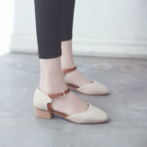 杏色浅口一字扣带粗跟中空凉鞋