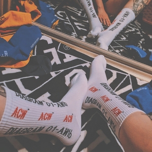 二杠条纹个性字母运动长袜