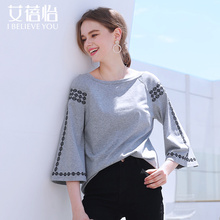 艾蓓怡2018民族风春装女装新款九分袖T恤女宽松一字领刺绣上衣女图片