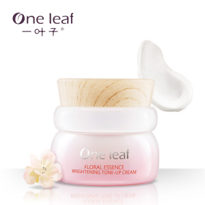 一叶子花萃提亮素颜霜