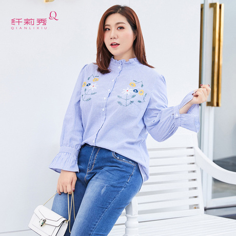 纤莉秀2018秋装新款大码女装时尚百搭木耳边喇叭袖条纹长袖衬衫商品大图