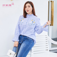 纤莉秀2018秋装新款大码女装时尚百搭木耳边喇叭袖条纹长袖衬衫图片