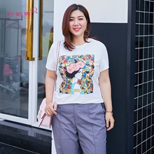 纤莉秀2018夏新款大码女装平纹针织人物印花图案短袖T恤上衣图片