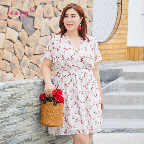 纤莉秀2018夏新款大码女装收腰显瘦印花胖妹妹V领短袖拼接连衣裙商品大图