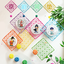 彩色纸编网垫背景 京剧人物特色小清新装扮 幼儿园家居环创吊饰