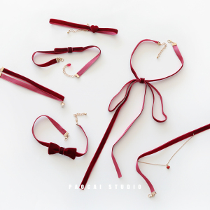 新年红丝绒蝴蝶结项链