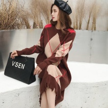 中长款时尚磨破拼色过膝针织衫连衣裙 套头女宽松打底毛衣裙冬季图片