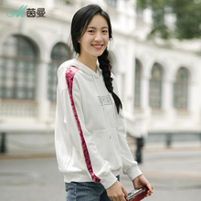 茵曼2018秋装新款休闲字母绣花拼接连帽抽绳卫衣女F1883082804图片