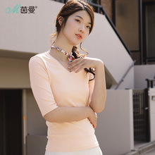 茵曼2018夏装新款韩版V领简约中袖净色舒适百搭T恤女打底衫上衣潮图片