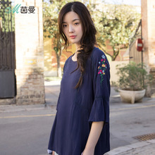 茵曼旗舰店2018夏装新款圆领绣花宽松七分袖百搭衬衣衬衫女士上衣图片