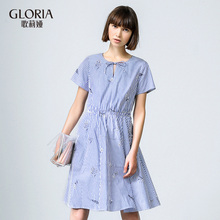 GLORIA/歌莉娅2018夏新款清新条纹收腰连衣裙图片