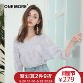 ONE MORE2018夏新款蕾丝上衣女V领荷叶边袖口镂空设计7分袖打底衫