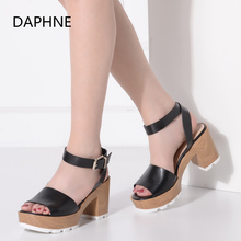 Daphne 欧洲站粗跟时尚 木质纹理凉鞋 夏季新款 达芙妮Vivifleurs