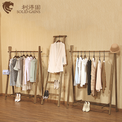 实木服装店货架领取优惠券