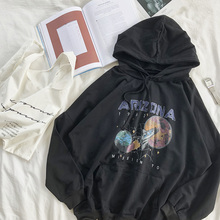 RENA复古怀旧感做旧星球飞船印花秋季黑色显瘦百搭连帽套头卫衣女
