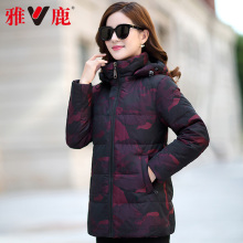 雅鹿中老年羽绒服女短款2018新款大码连帽妈妈装冬季外套奶奶装厚图片