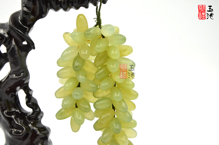 岫岩玉原石雕刻玉器精品吊件包邮 岫玉摆件葡萄挂件 包邮天然玉石 岫岩玉原石雕刻玉器精品吊件包邮 岫玉摆件葡萄挂件 包邮天然玉石