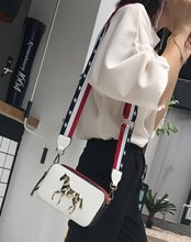 麦包包 2018新款 戈尔本 撞色小马相机包女士单肩斜挎包