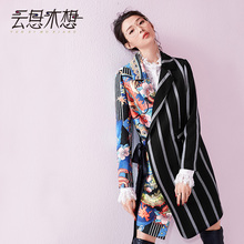 云思木想2018冬装新款女装条纹拼接龙庭印花中长款毛呢外套74262图片