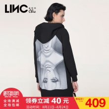 LINC金羽杰2017秋新款时尚个性印花连帽卫衣女中长款长袖7351532图片