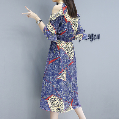 胖mm显瘦连衣裙夏2018新款印花民族风大码收腰露肩200斤长裙子女