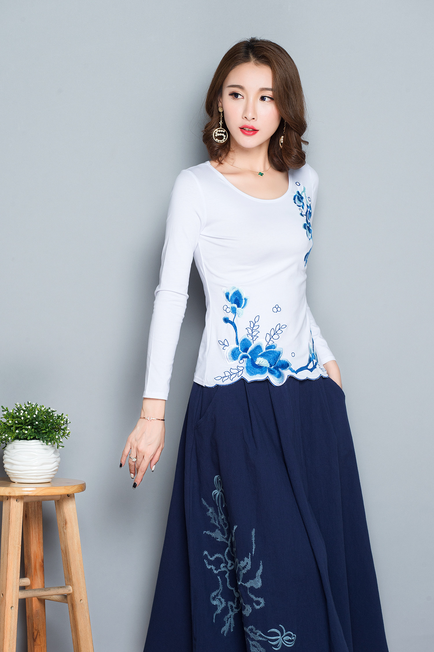 夏装半袖民族风短袖t恤纯棉绣花女大码女装体恤衫 中国风刺绣上衣